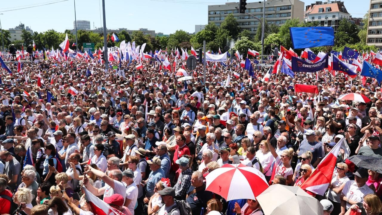Ülkelerini savaşmadan vermeye hazırlar!