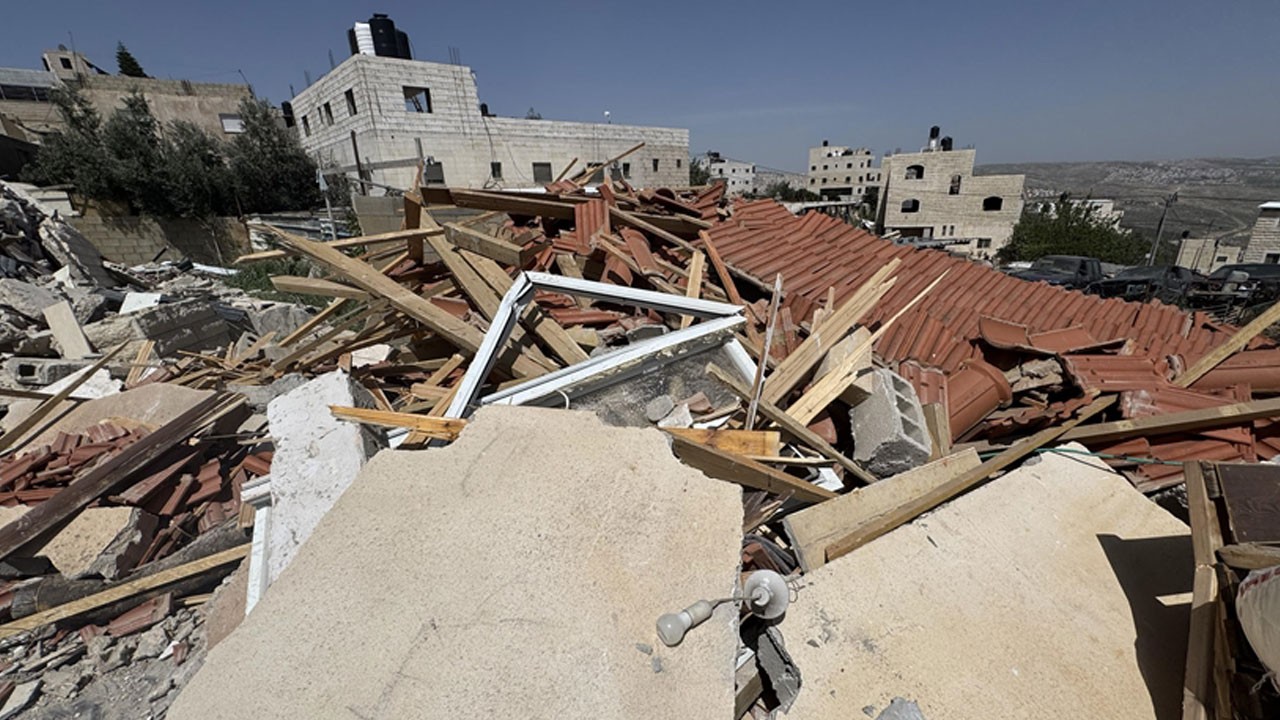 Yürek yakan manzara! Umreden döndü, evini enkaz halinde buldu