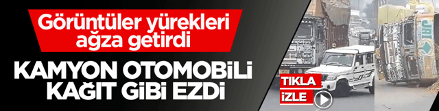 Saman y&uuml;kl&uuml; kamyon otomobili b&ouml;yle ezdi! G&ouml;r&uuml;nt&uuml;ler y&uuml;rekleri ağza getirdi: Bir anlık dikkatsizlik hayatına mal oldu