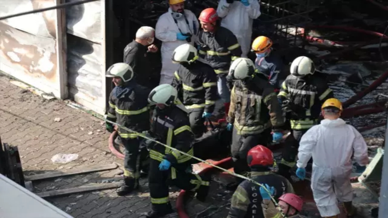 Foto - 6 kişinin öldüğü yangın sonrası alçakça küfürler: O türbanlı...