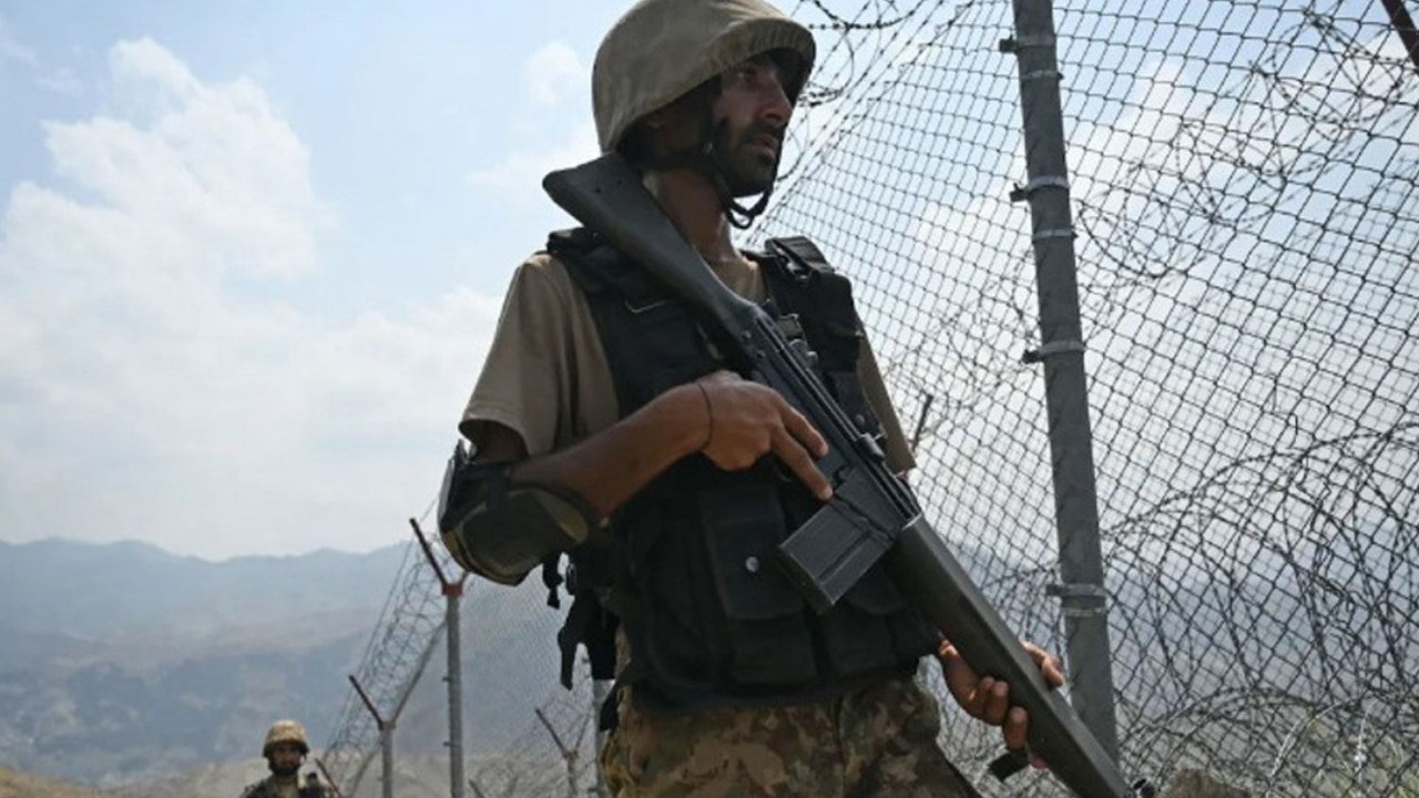 Foto - Kahreden haber! Pakistan ordusu vuruldu