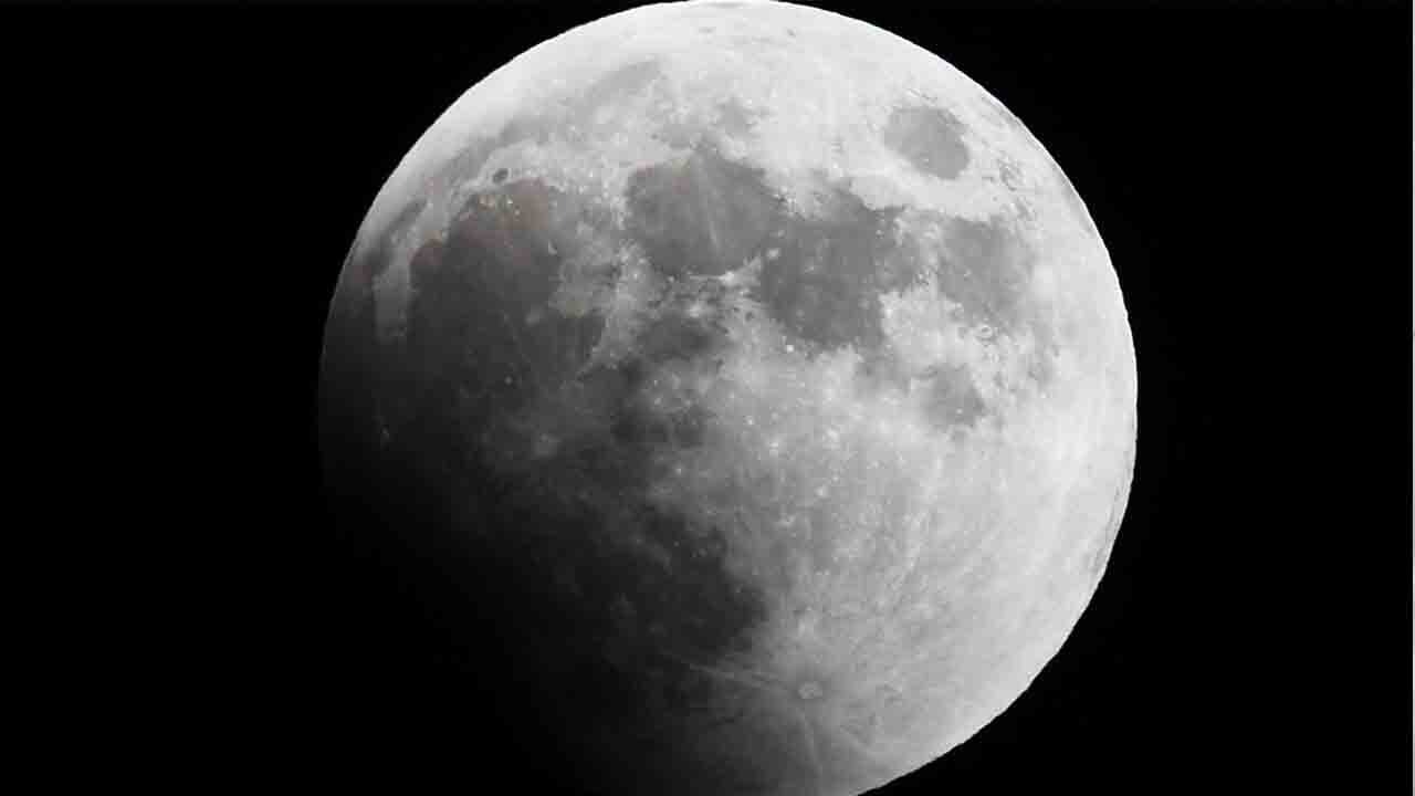 Dünya parçacıkları Ay’a taşındı: Ay toprağı gezegenimizin geçmişini saklıyor