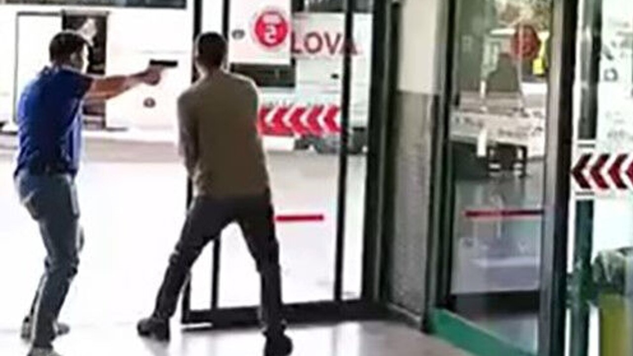 Otogarda uzman çavuş dehşeti: Rastgele ateş açtı, polis bacağından vurarak durdurdu