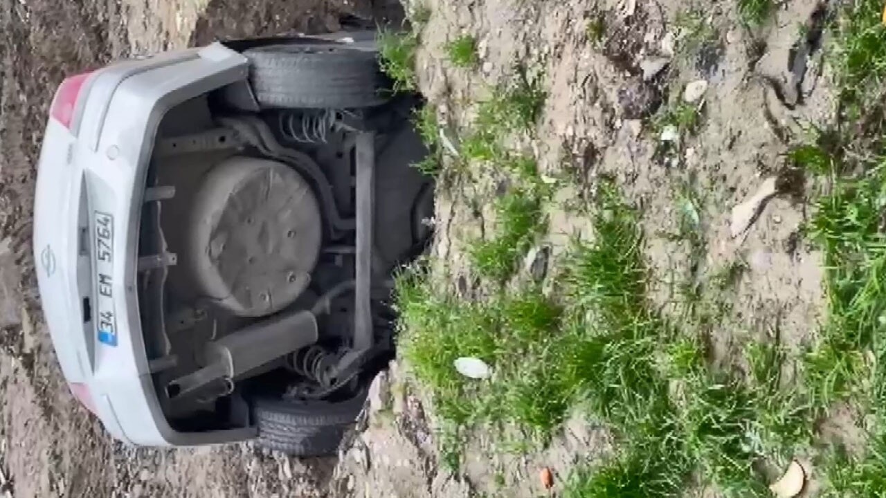 Park halindeki otomobili göçük yuttu, sahibi şaşırttı: Bu aradan çok çektim, gömün gitsin!