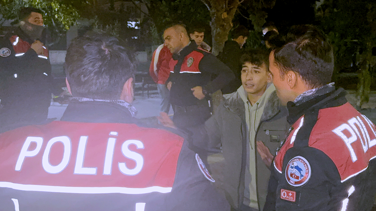 Parkta dehşet: Otururken hiç tanımadığı biri tarafından bıçaklandı