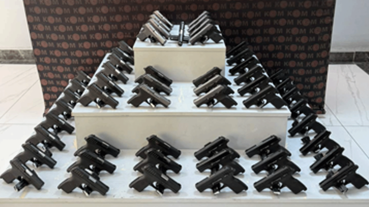 Şehirler arası otobüste her koltuğa bir tabanca: 55 ruhsatsız tabanca ele geçirildi