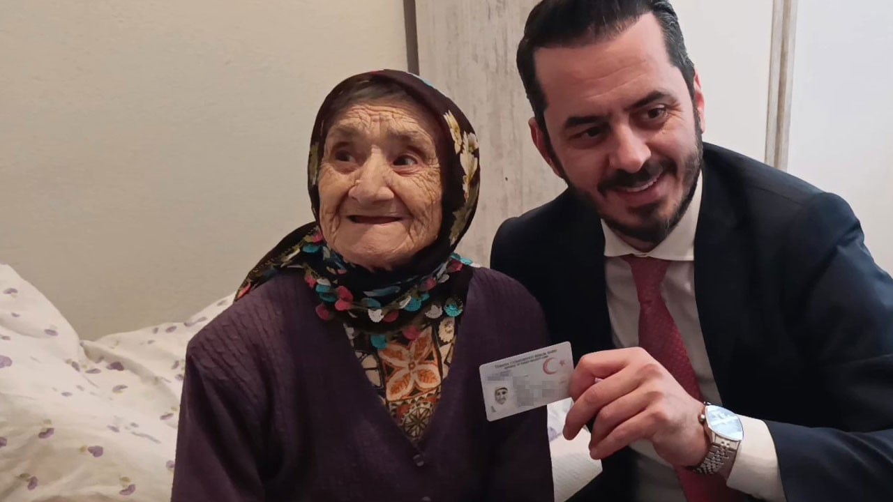 121 yaşındaki Saadet teyzenin tek isteği duygulandırdı! "Cumhurbaşkanımı izlemek istiyorum" dedi