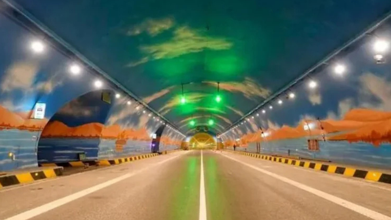 22 kilometrelik dev tünel: Dağları delen proje 3 saati 20 dakikaya indirdi