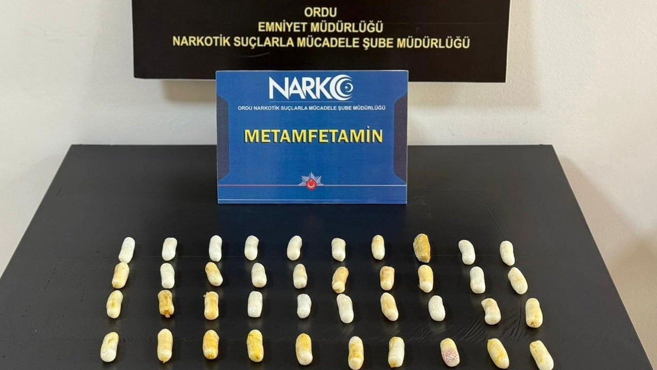 40 kapsül uyuşturucuyu yutarak taşıdı!