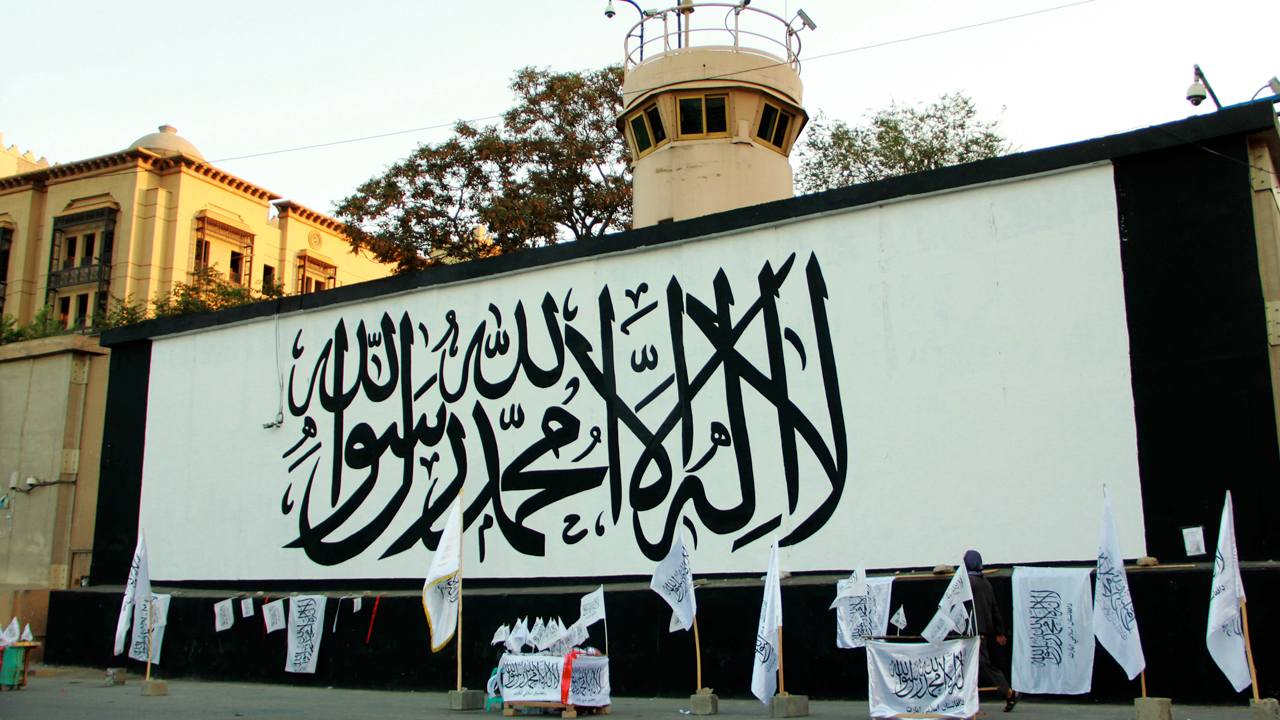 Afganistan'da biri kadın iki kişiyi öldüren katil idam edildi