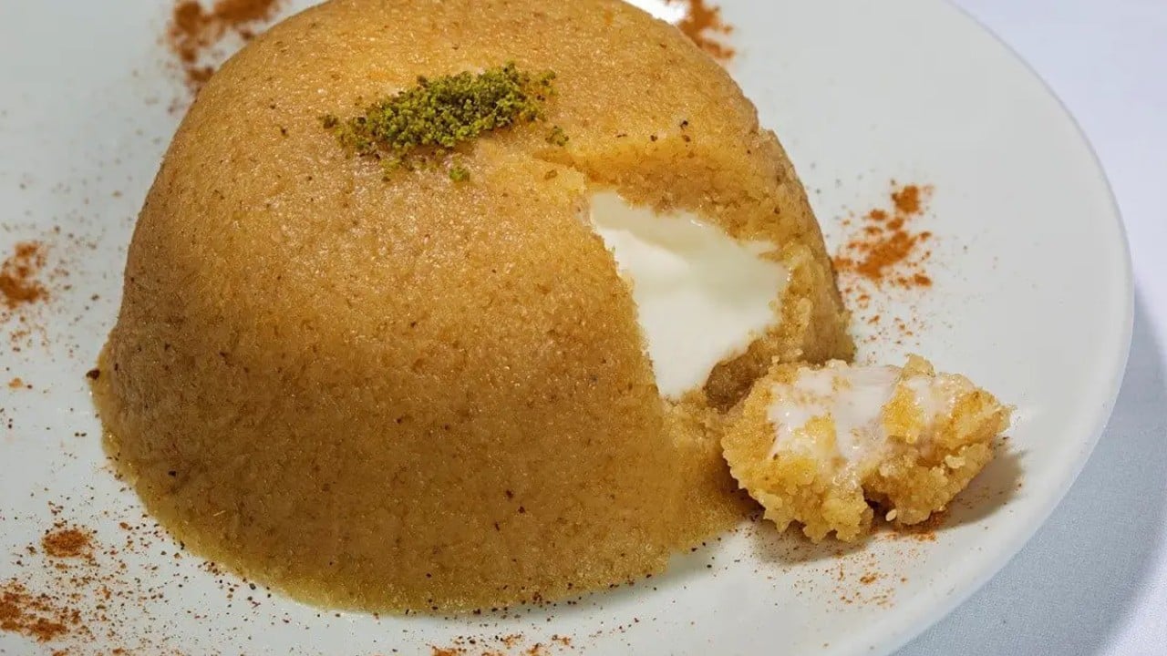 Ağızda kıyır kıyır dağılıyor: İrmik helvası tarifi lezzetli olacak! Püf nokta... Bu kadar kavrulacak