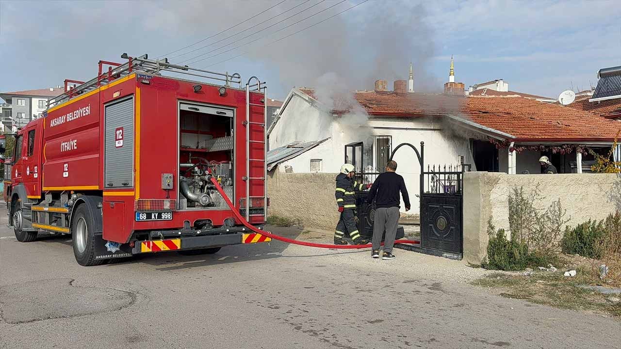 Aksaray'da evlat dehşeti! Tartıştığı annesinin evini yaktı