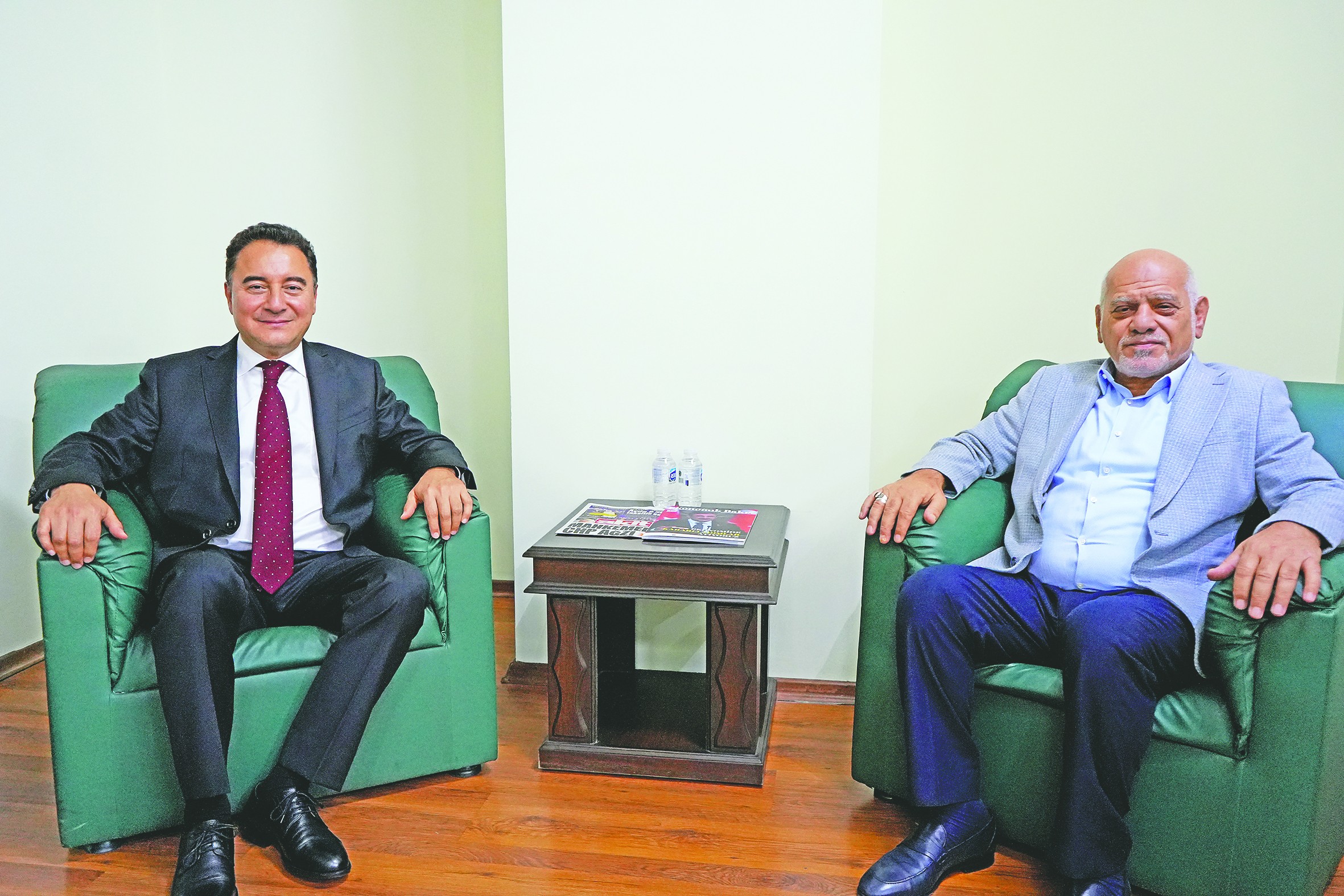 Ali Babacan’dan Akit’e ziyaret