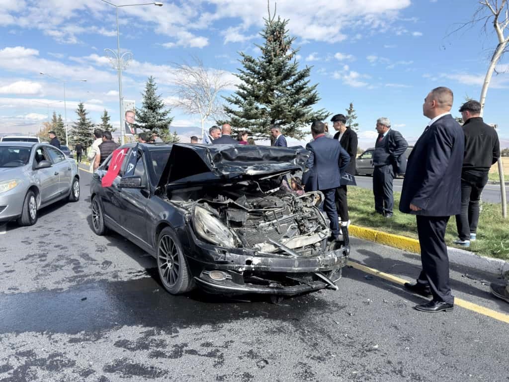 Anahtar Parti konvoyunda trafik kazası