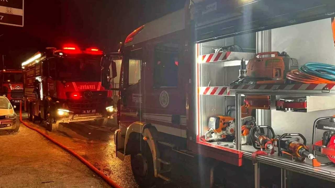 Ankara’da oto tamirhanesinde yangın! Dükkandaki araçlar zarar gördü