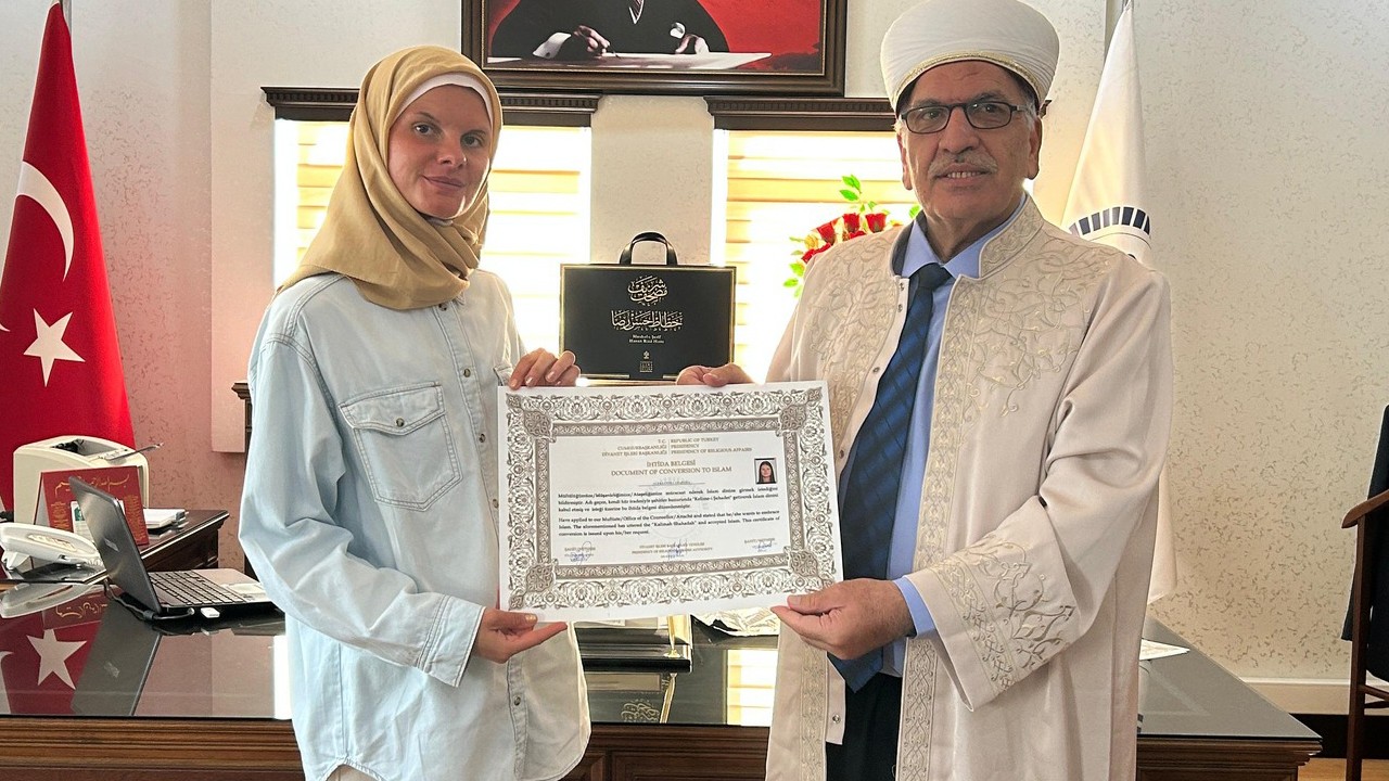  Kelime-i Şehadet getirerek Polonyalı gazeteci Müslüman oldu: 'Helal olsun' dedirten anlar!