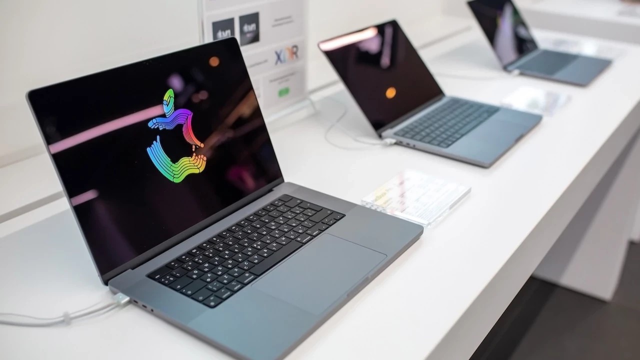 Apple dizüstü pazarına yeni hamle! Ucuz laptop ile rekabet kızışıyor!