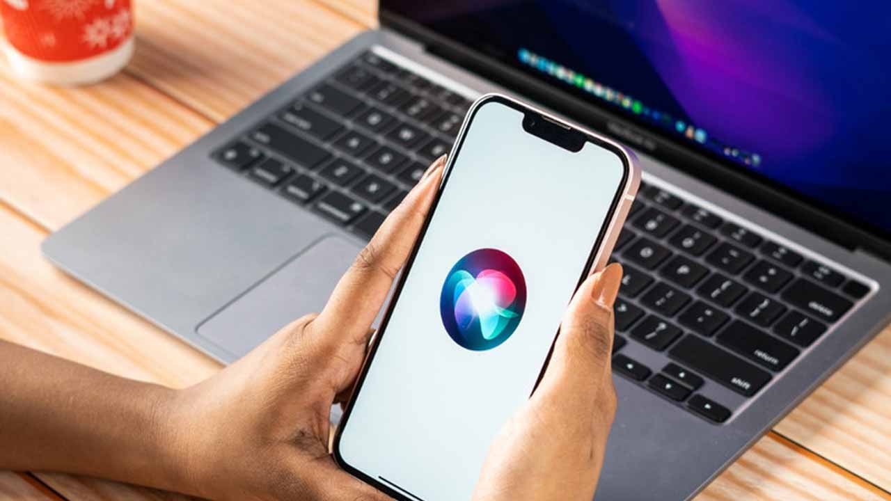 Apple’ın büyük hamlesi şaşırttı! Siri artık Google’ın yapay zekâsıyla güçleniyor!