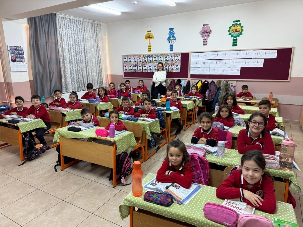 Ara tatil bugün sona eriyor: Milyonlarca öğrenci yeniden dersbaşı yapıyor