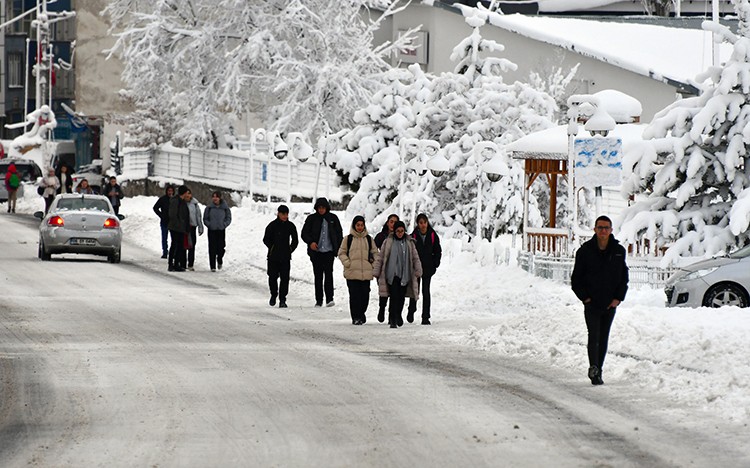 Ardahan’da kar ve yoğun tipi ulaşımda aksamalara neden oldu