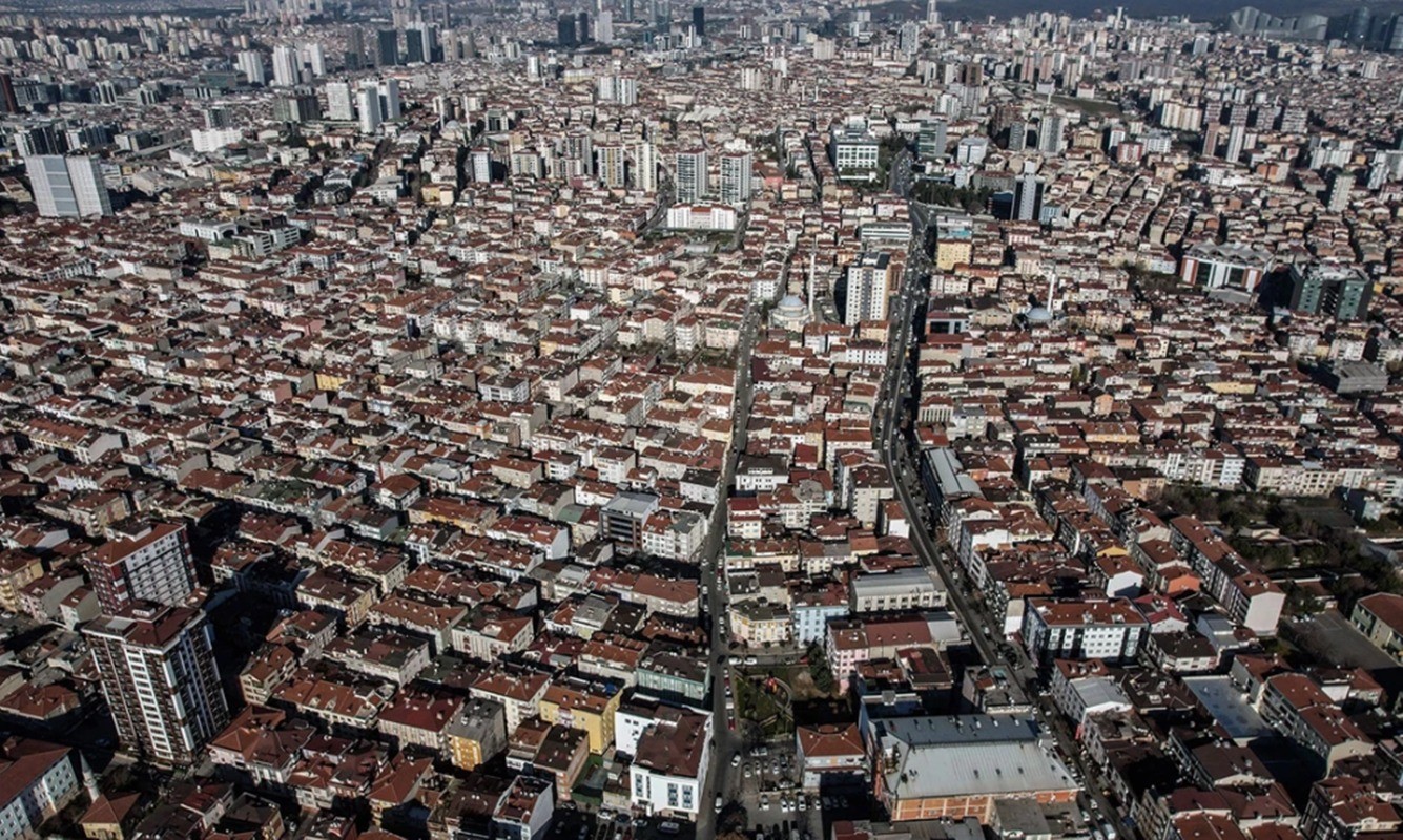 Ayaklarınızın altındaki su gidiyor: Deprem olmadan binanız çökebilir