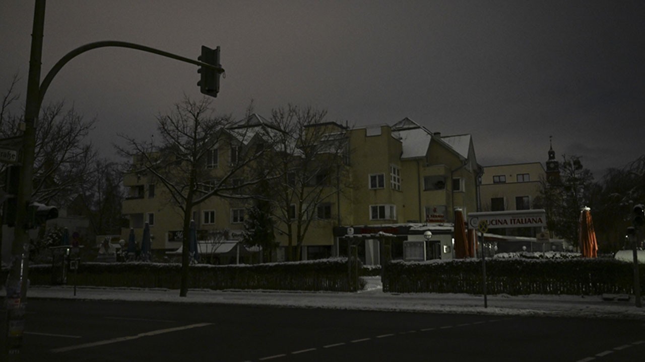 Berlin karanlığa gömüldü! Elektrik kesintisi terör soruşturmasına dönüştü
