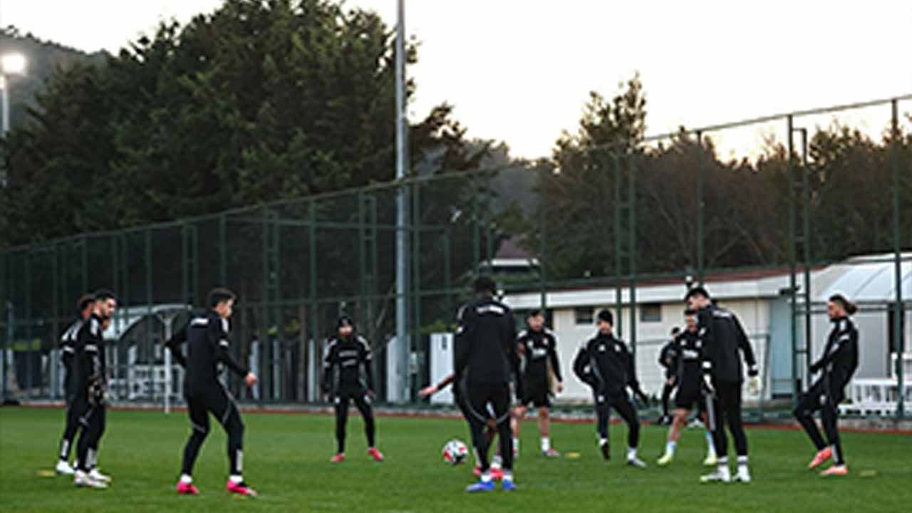 Beşiktaş’ta kritik maç öncesi son hamle! Siyah-beyazlılar kampa girdi!