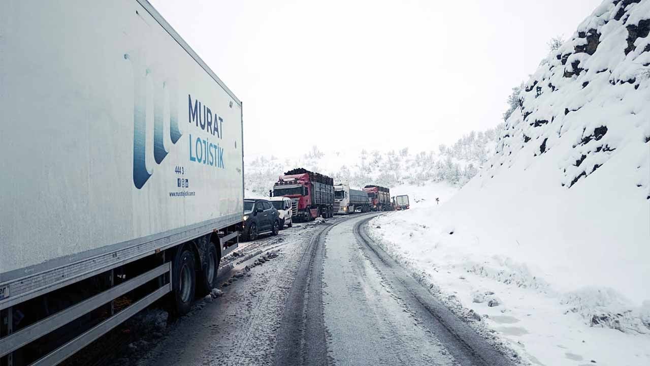 Beton Pınar mevkiinde onlarca araç mahsur kaldı