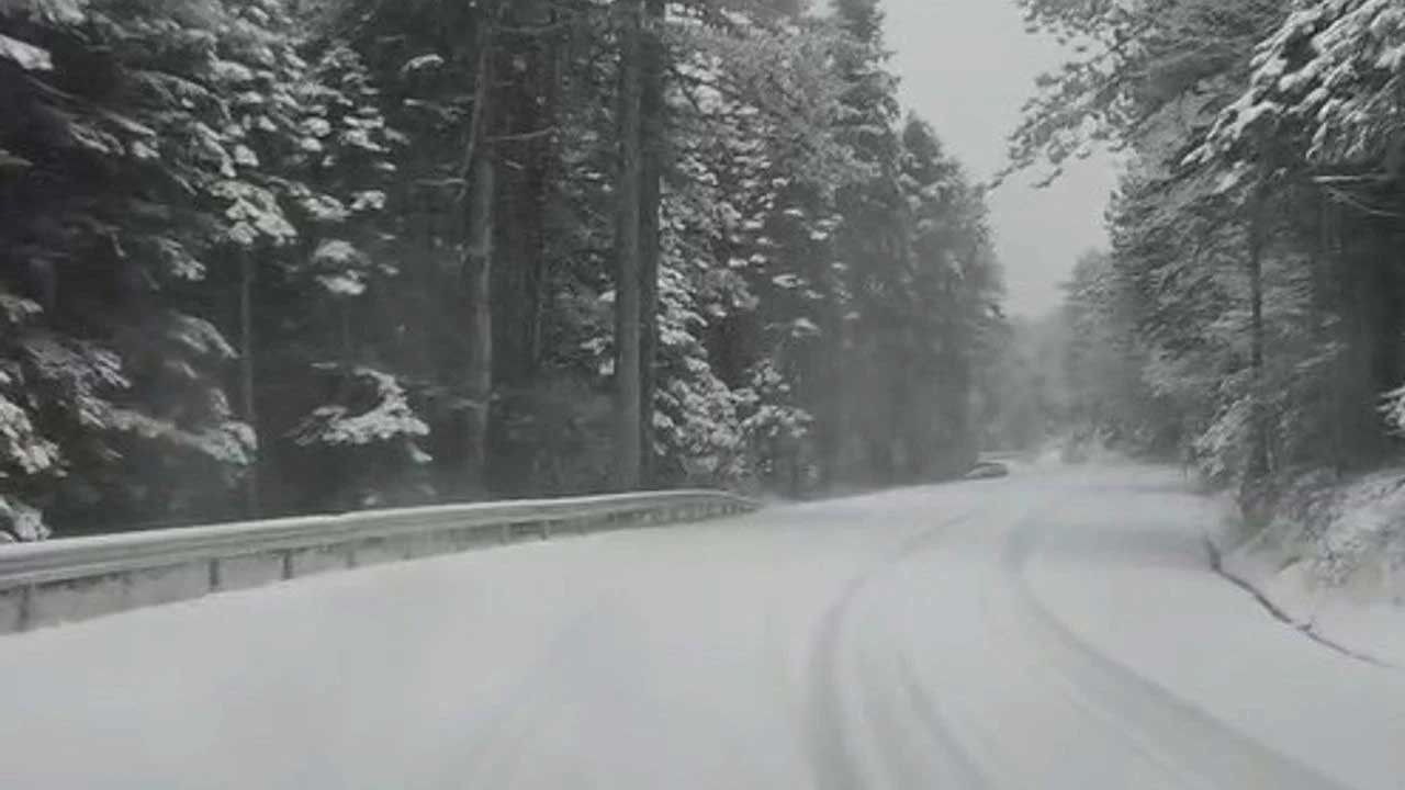 ‘Beyaz cennet’ Uludağ’da kar kalınlığı 5 santimetreye ulaştı