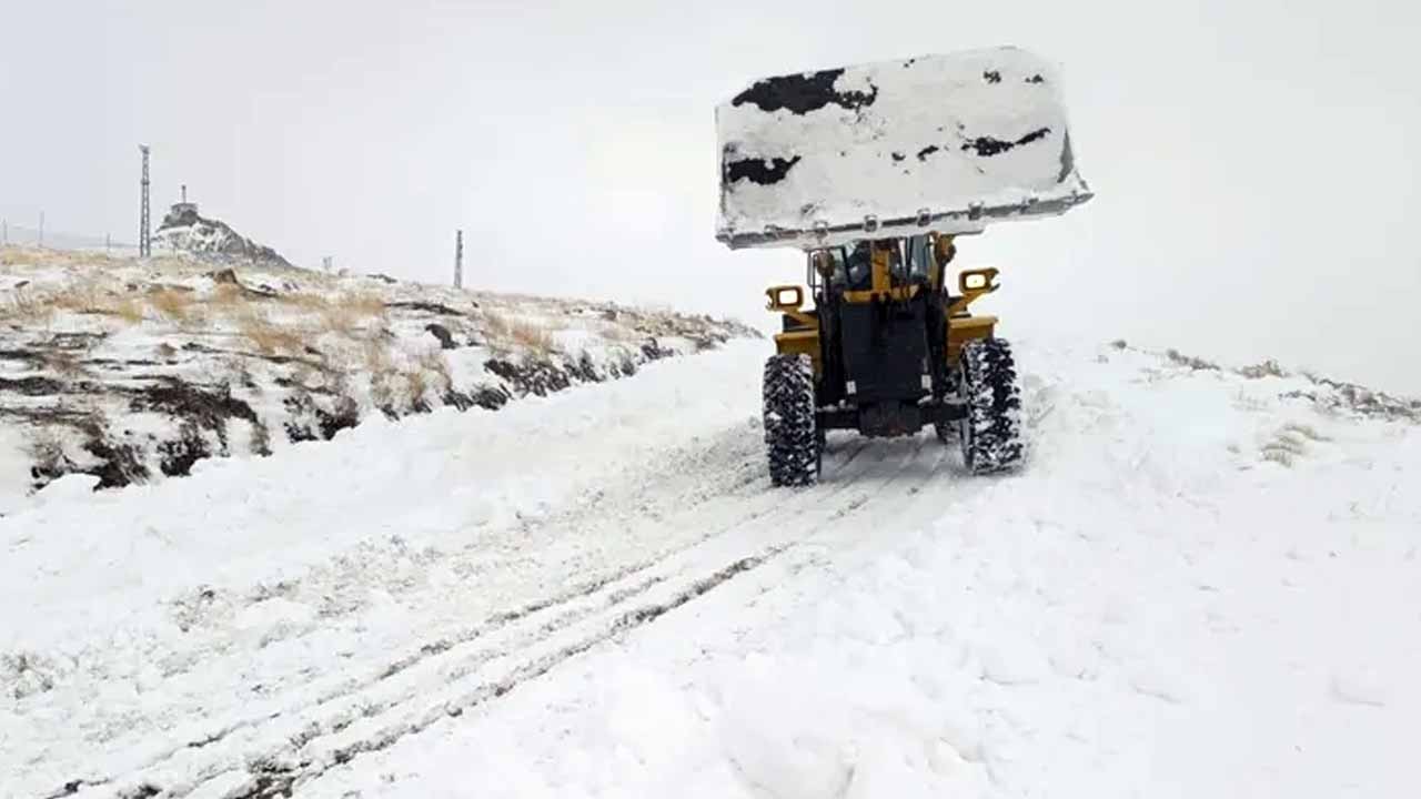 Beytüşşebap beyaza büründü! Kar yağışı etkisini artırdı