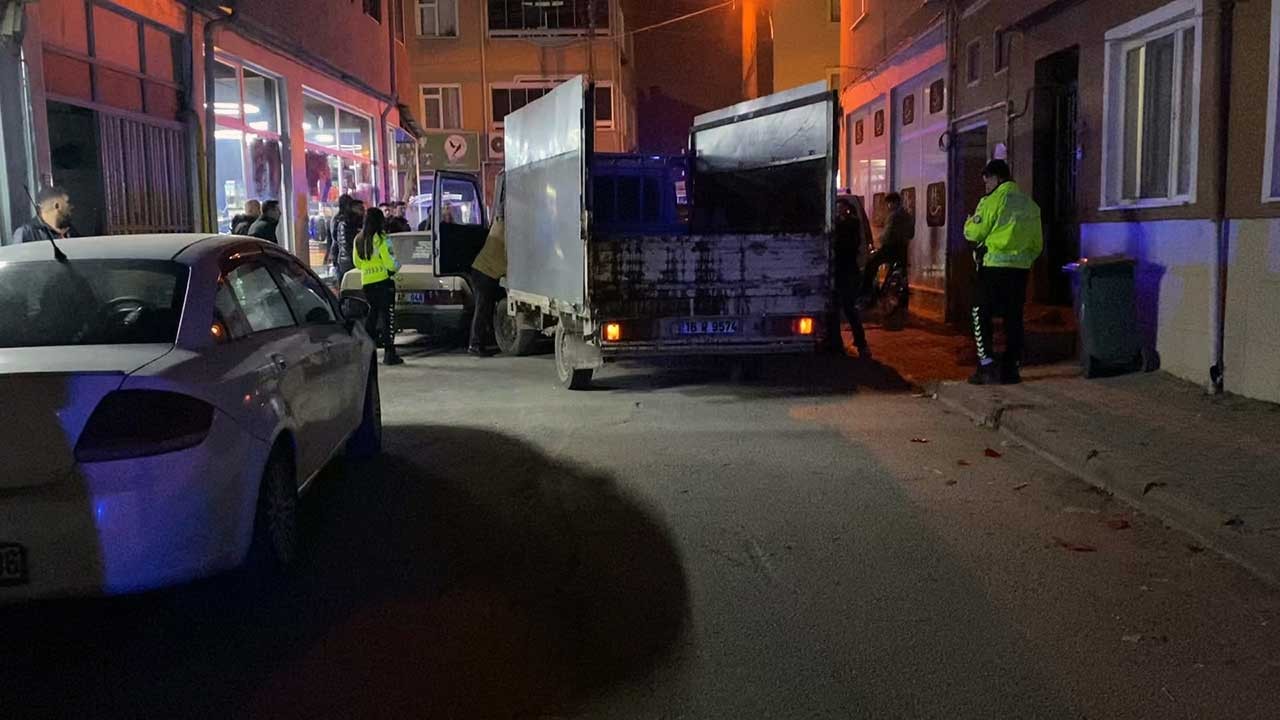 Bir alkol rezaleti daha! 3 araca çarpıp kaçan kamyonetin alkollü sürücüsü, yakalandı