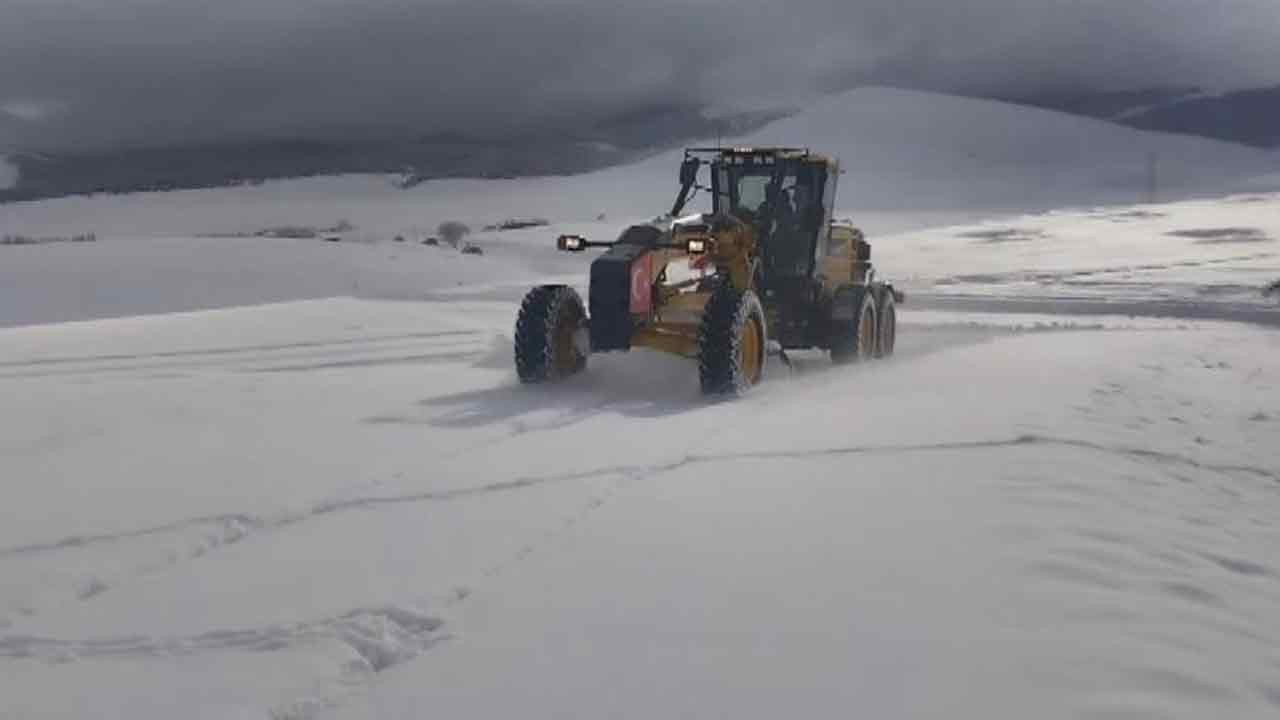 Bir ilde köy yolları kapandı