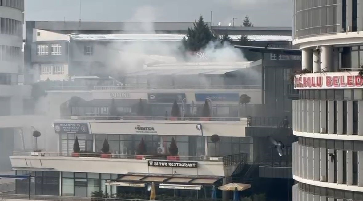 Bolu Belediyesi önünde korku dolu anlar! Restoranı saran dumanlar tüm şehri ayağa kaldırdı!