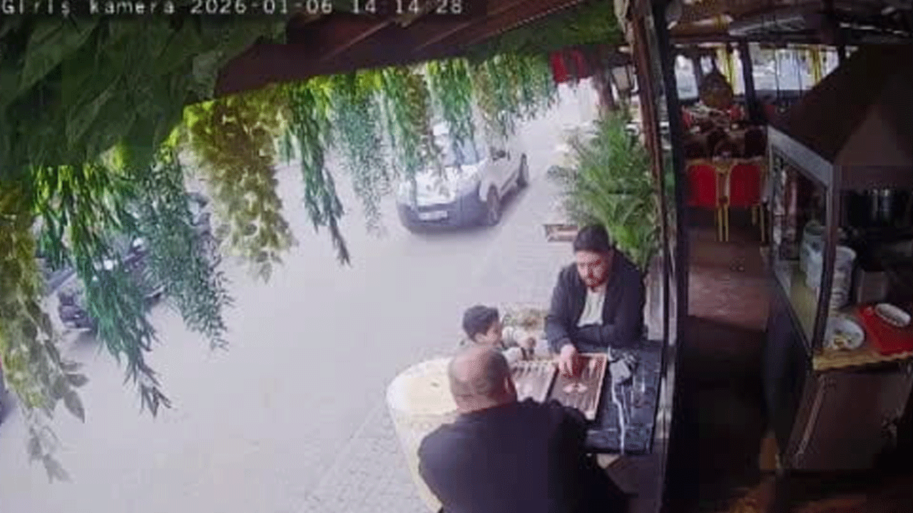 Bomba gibi patladı! Restoranda yemek yiyenler can havliyle sokağa fırladı!