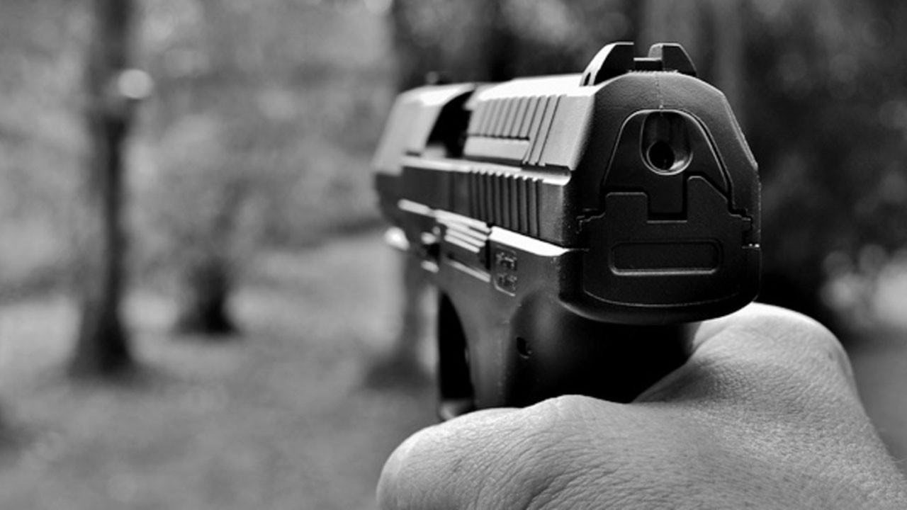 Boşanma aşamasındaki eşini katletti