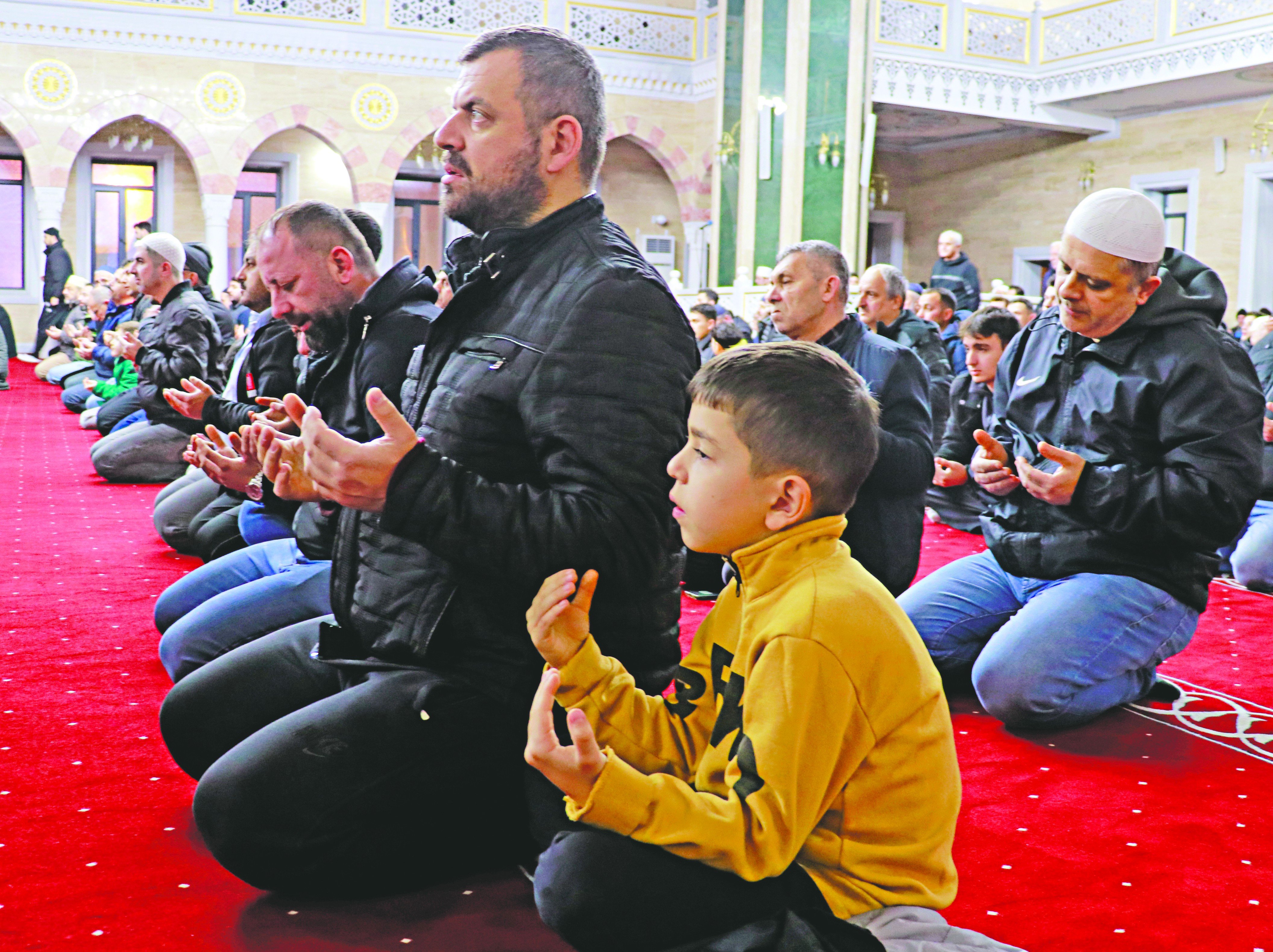 Bu gece Mirac Kandili