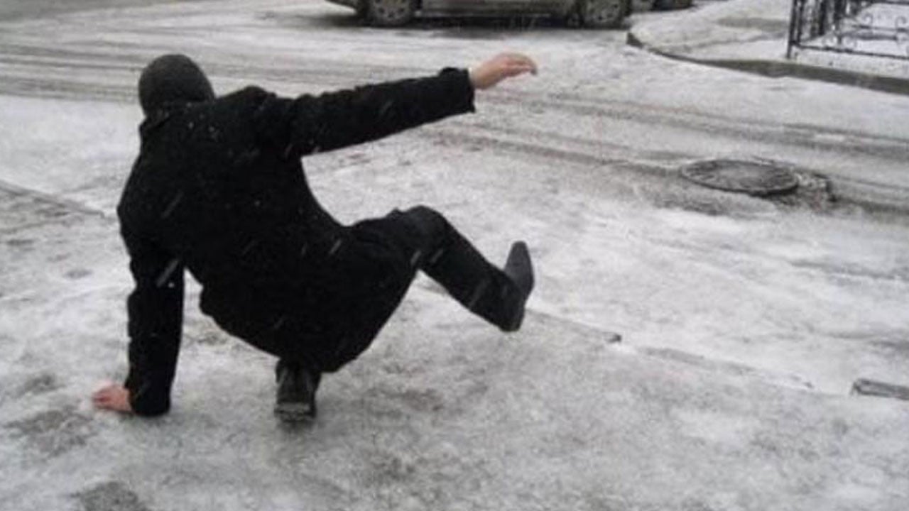 Buzda yürürken aman dikkat! Buzda en iyi yürüyüş biçimi; Penguen yürüyüşü