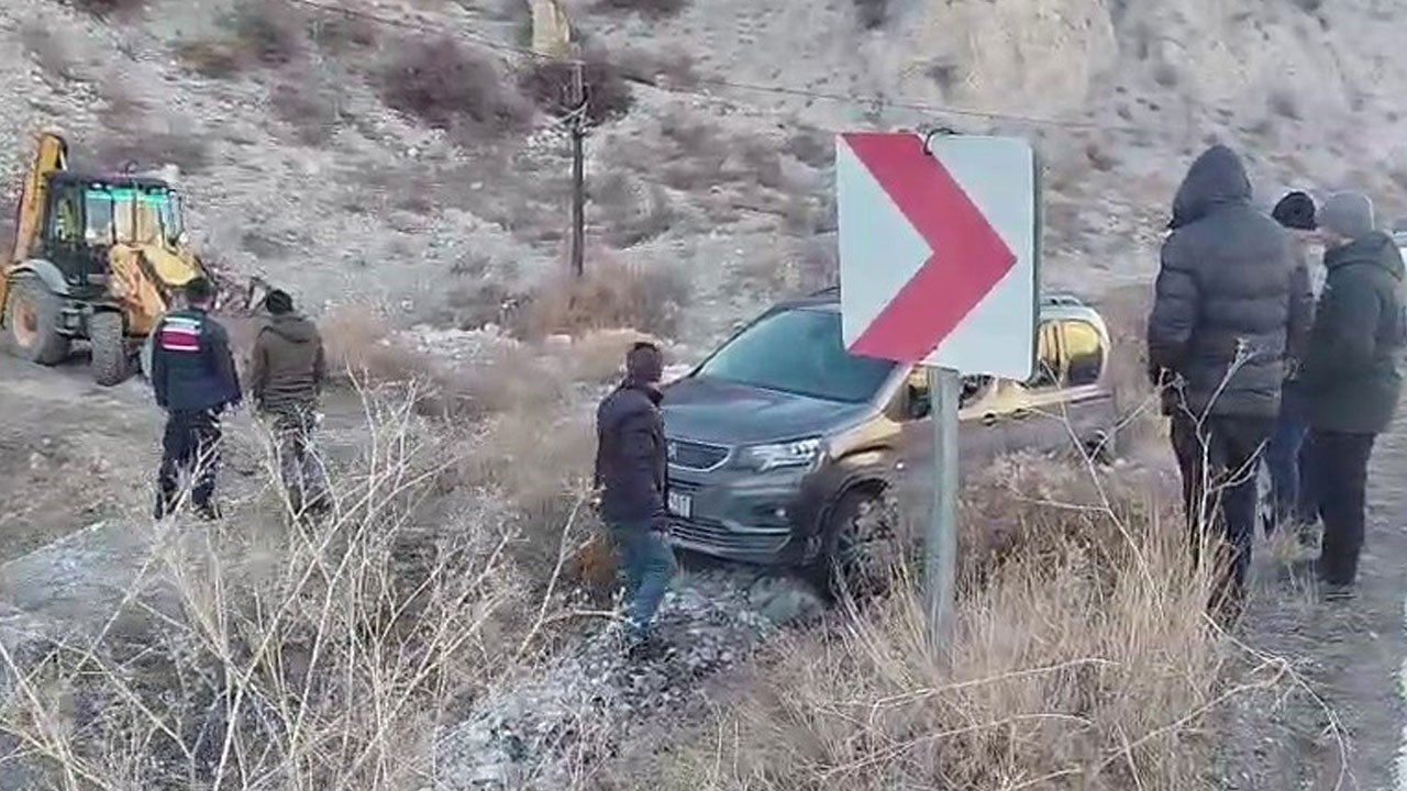 Buzlanan yolda kontrolden çıktı! Araziye uçtu