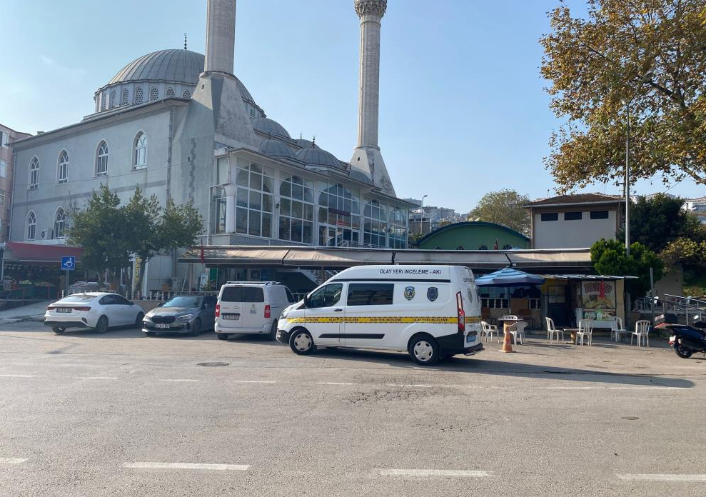 Cami tuvaletinde ölü bulundu