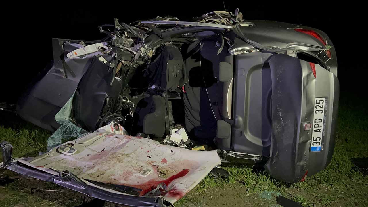 Çanakkale'de dur ihtarına uymayan sürücü dehşet saçtı! Ters yönde kafa kafaya çarpışma: 5 ölü