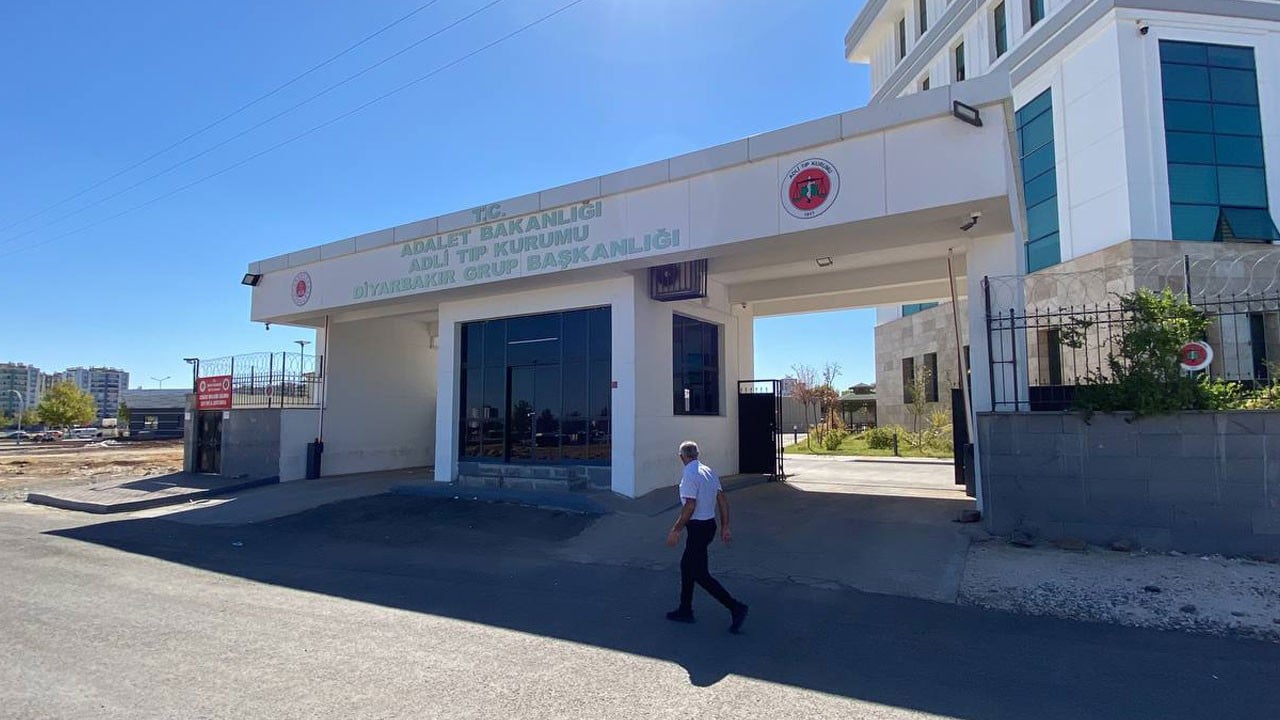 Cezaevinden çıktı, birlikte yaşadığı kadını öldürdü