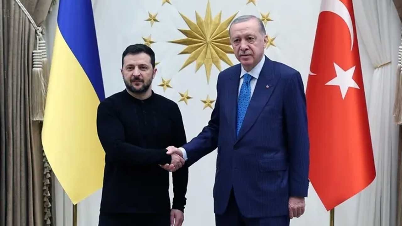 CHP’liler de bu kafayla devleti yönetmek istiyor! İçen vatandaş ayakta duramadı