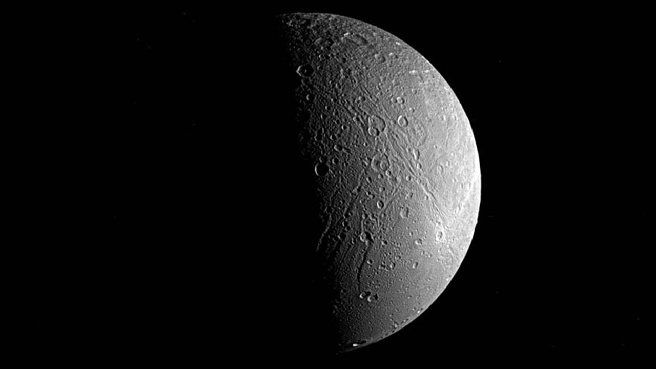 Çin’in Ay misyonundan şaşırtan keşif! Güneş Sistemi dışı kalıntılar bulundu