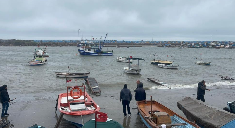 Dalgaların boyu 5 metreyi aştı