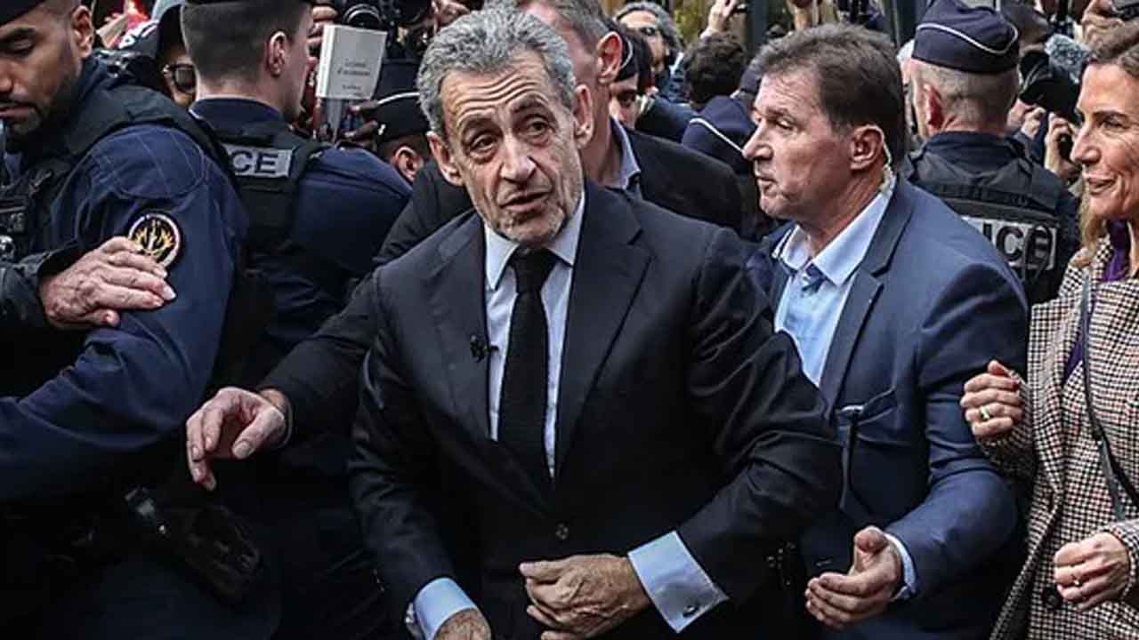 Demir parmaklıklar ardında bir Cumhurbaşkanı: Sarkozy’nin cezaevi günlüğü