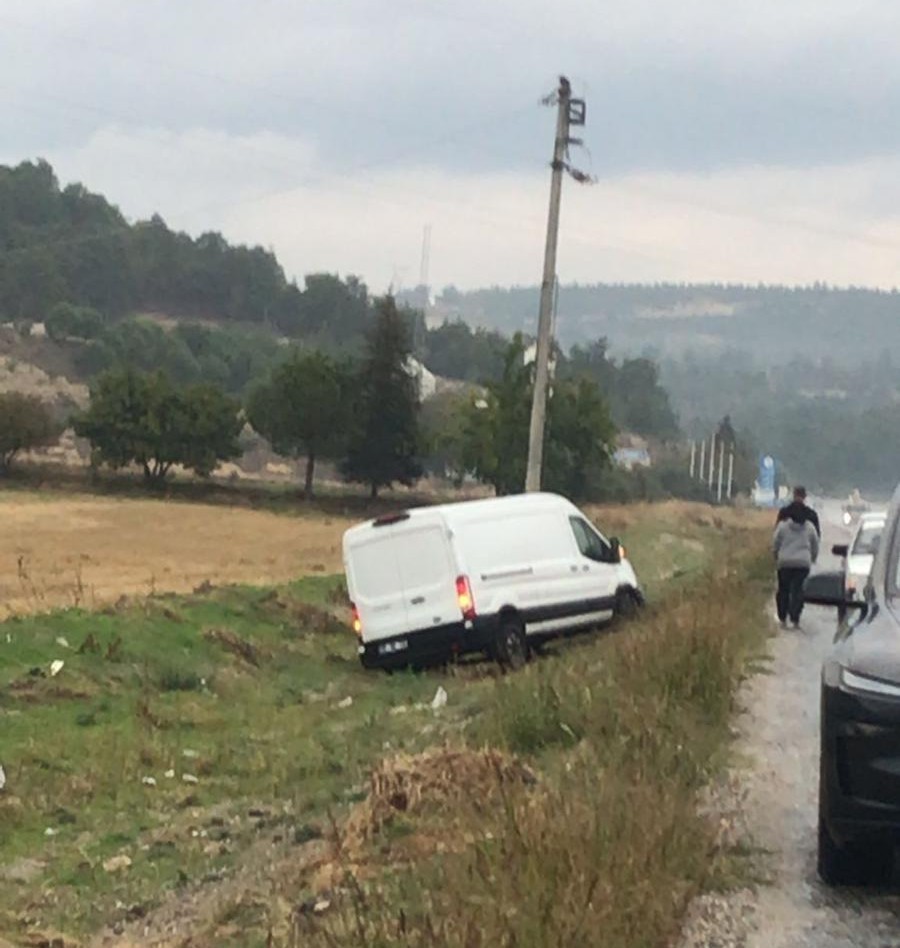 Denizli’de feci kaza: Kamyonet ile otomobil çarpıştı, 5 kişi yaralandı