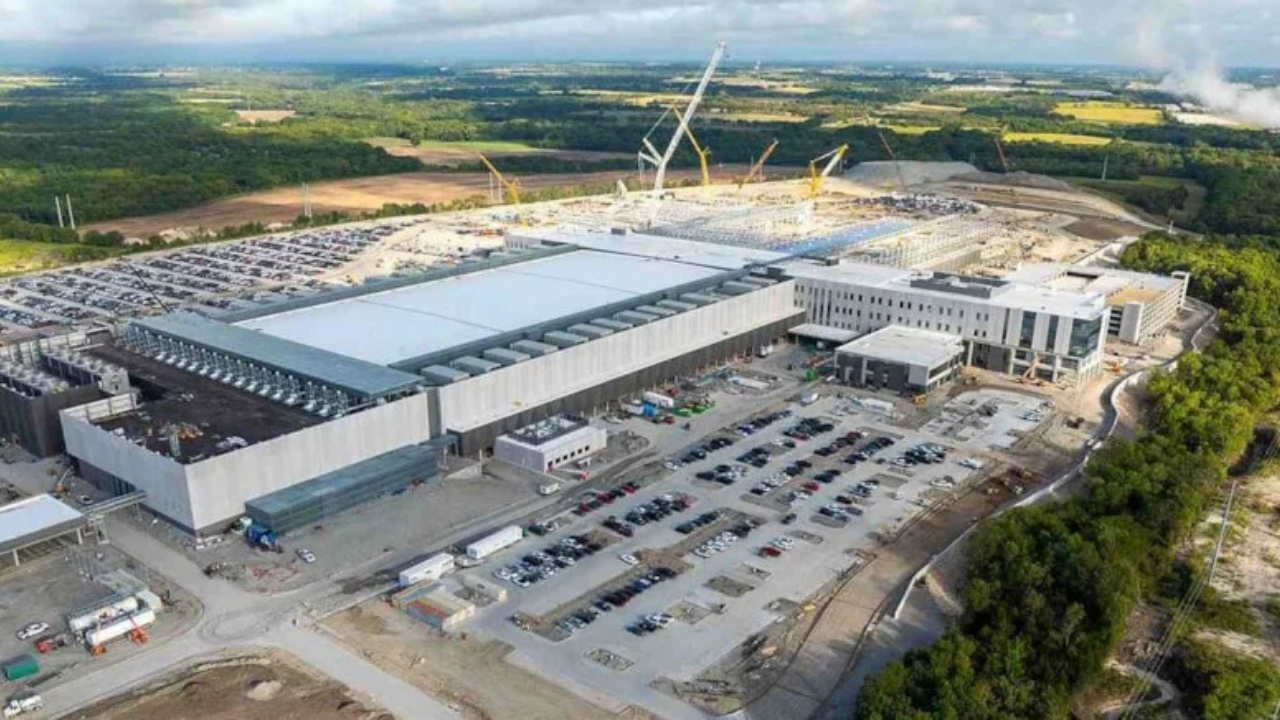 Dev çip hamlesi: 60 milyar dolarlık fabrikada üretime geçti