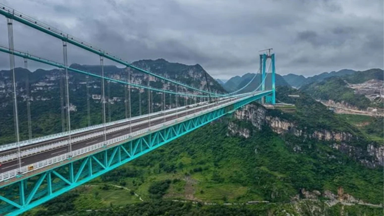 Dünyanın en yüksek köprüsü açıldı: Rekorları altüst etti