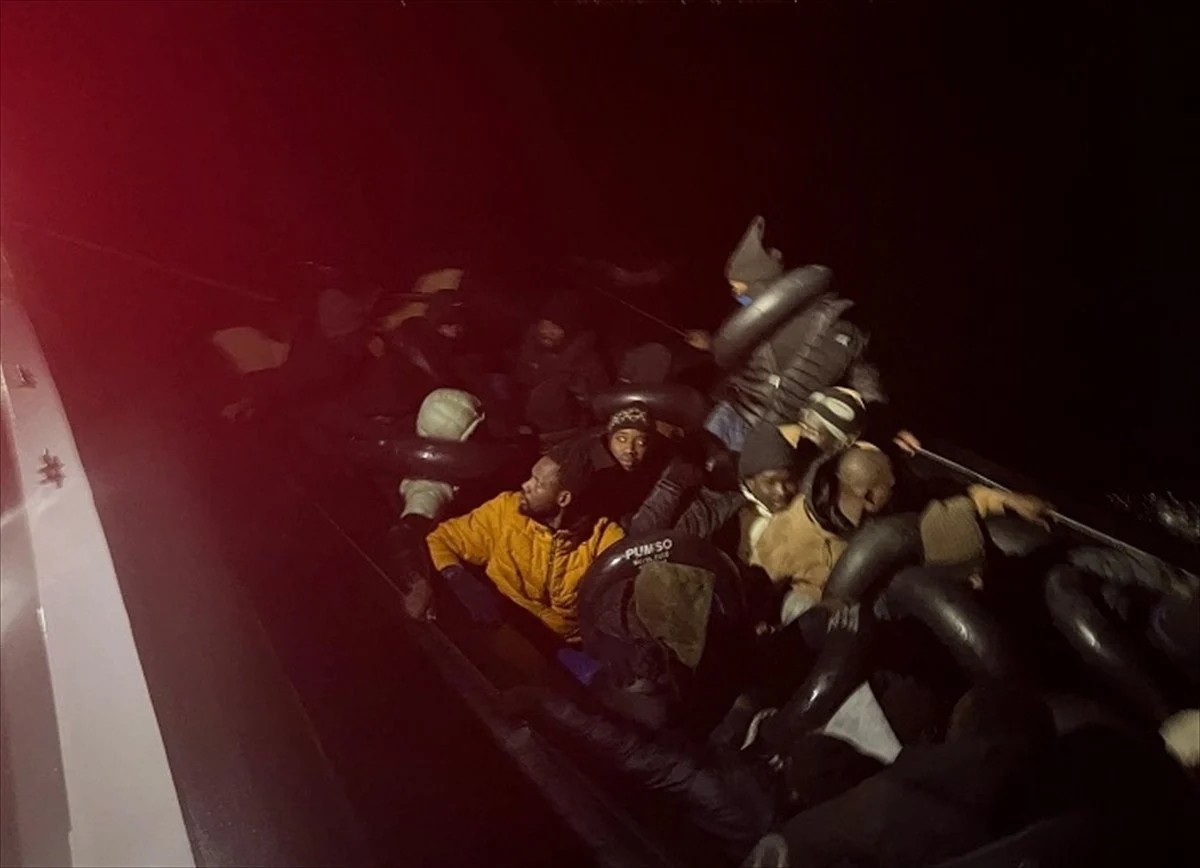 Ege Denizi'nde göçmen operasyonu: 74 kişi yakalandı!