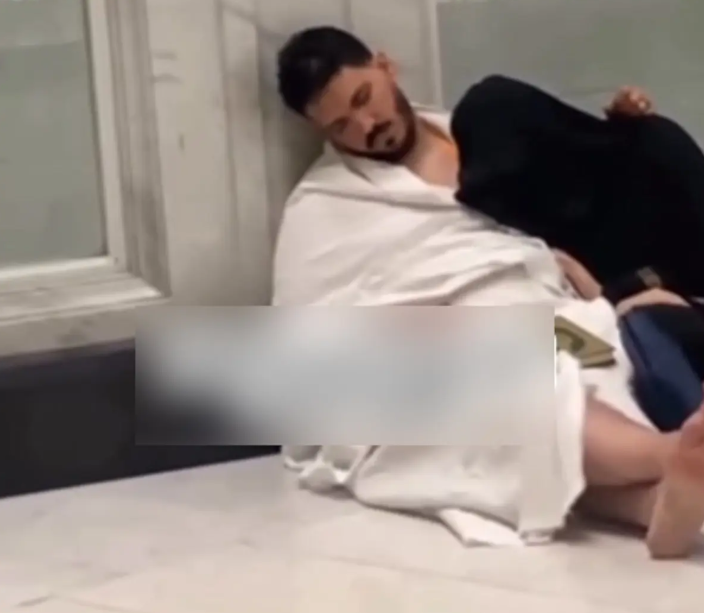 Elinde Kuran-ı Kerim ile uyuyakalmıştı! Tolgahan Sayışman Başkasının sevabını üstlenmeyeyim